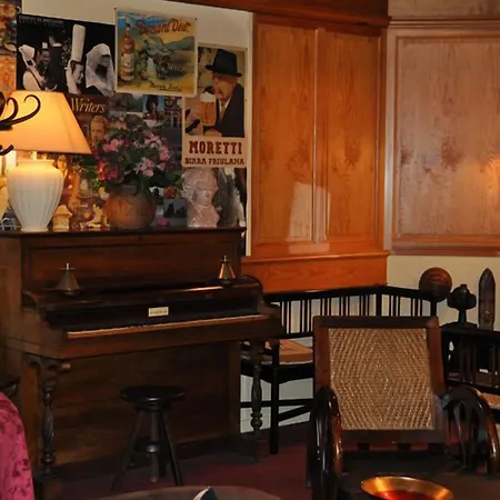 Le Vieux Carre-2